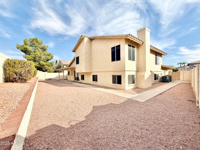 Building Photo - 2718 E Bighorn Ave