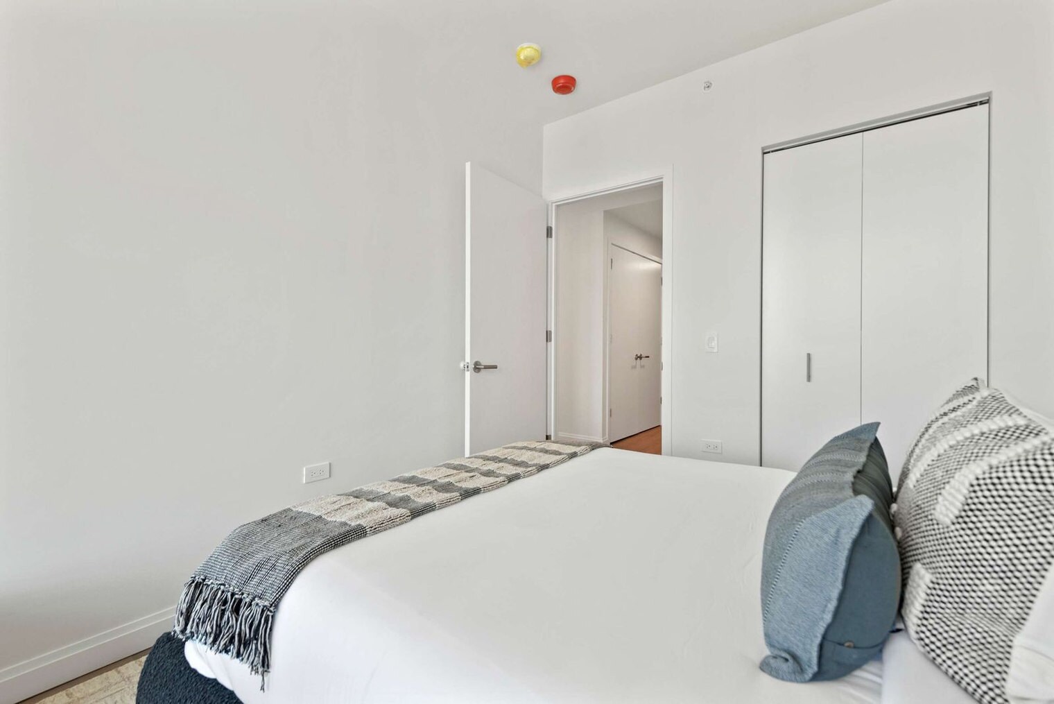 Building Photo - 1000 S Michigan Ave