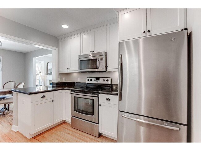 Building Photo - 1517 W 53rd St