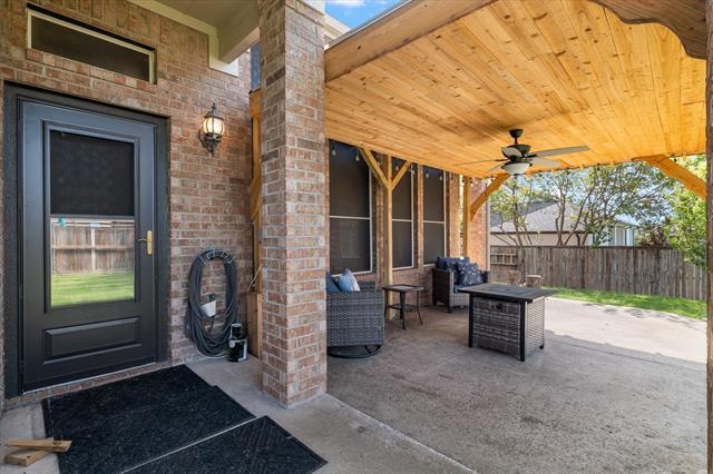 Building Photo - 931 W Cedar St