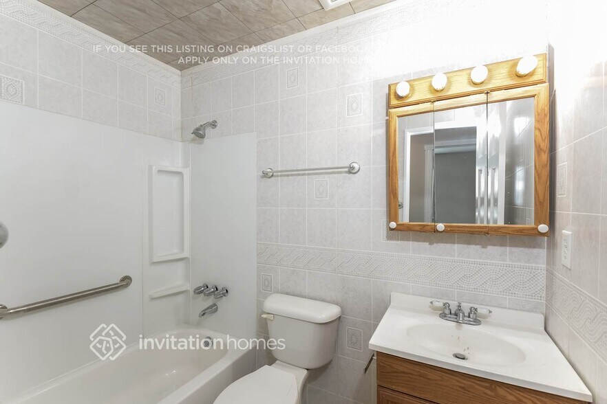 Building Photo - 2852 S Mobile St