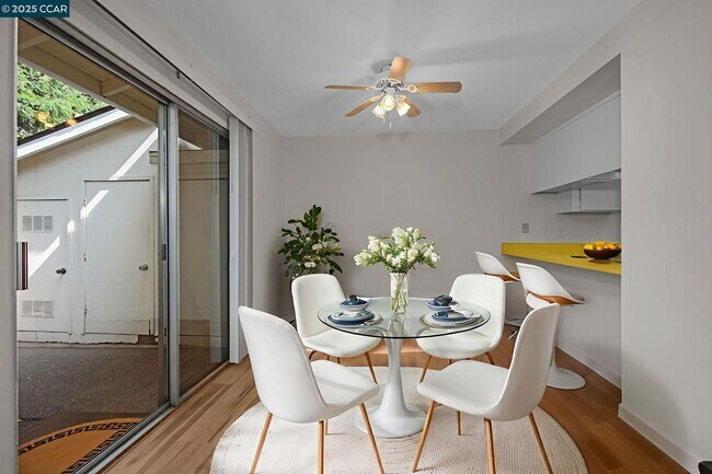 Building Photo - 412 Carrillo Ct