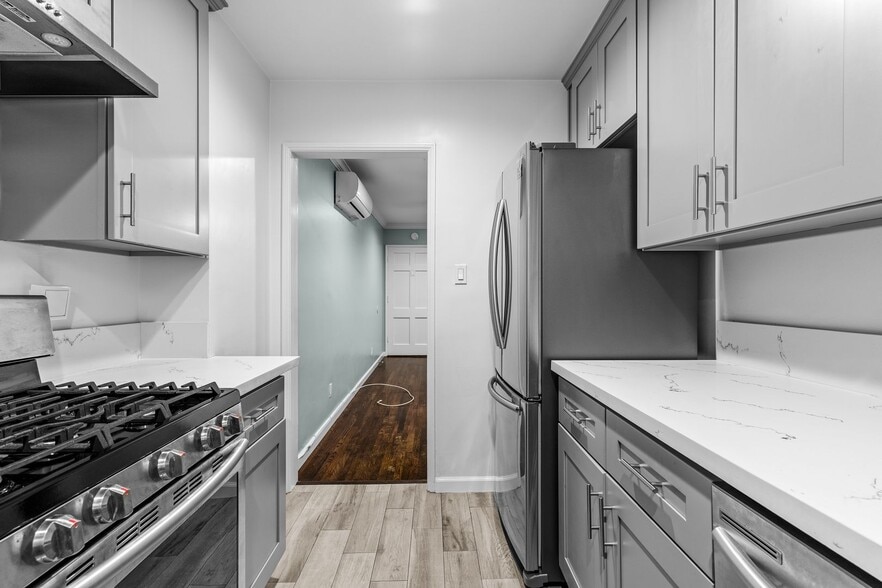 Building Photo - 2104 E Florida St