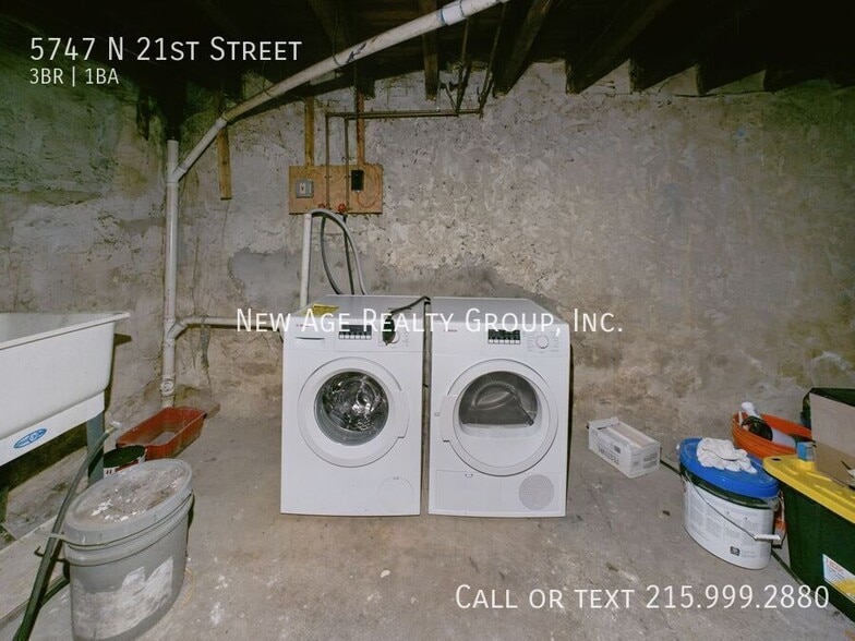 Building Photo - 5747 N 21st St