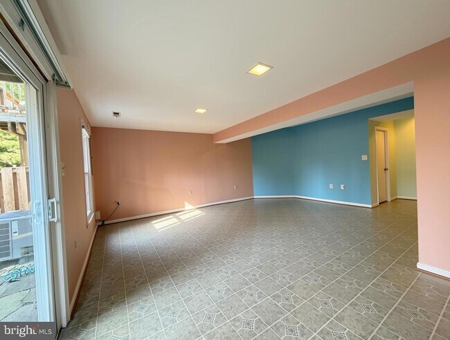 Building Photo - 5406 New London Dr