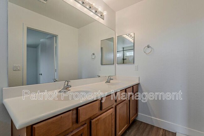 Building Photo - 13930 W Country Gables Dr