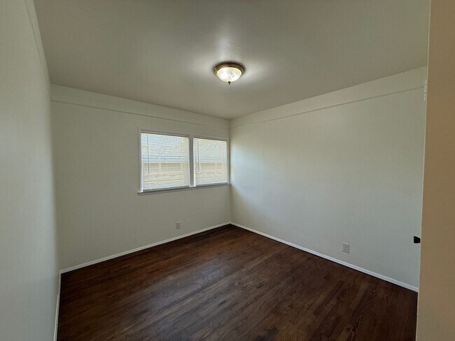 Building Photo - Now Leasing a 2-Bedroom Home in a Prime East Long Beach Location!