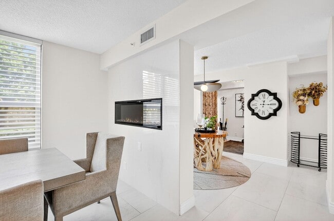 Building Photo - 7233 Promenade Dr