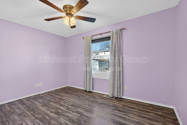 Building Photo - 36 Jamestown Dr