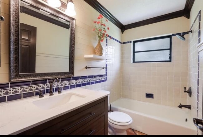 Building Photo - 2077 Racimo Dr