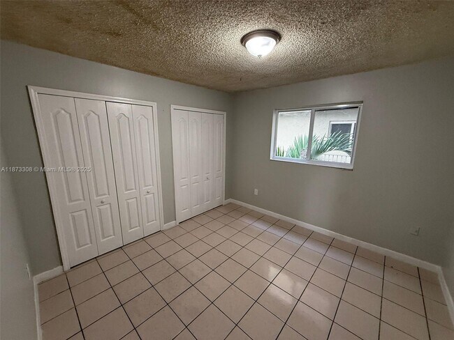 Building Photo - 10000 NW 80th Ct