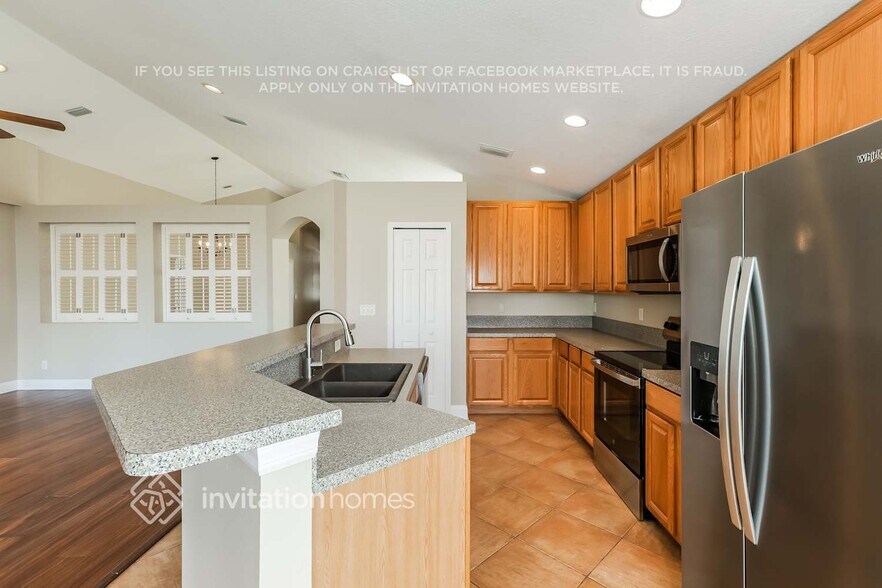 Building Photo - 22807 Hawk Hill Loop