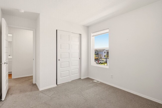 Building Photo - Beautiful 4 bedroom home in Liberty Lake! Move in Ready!