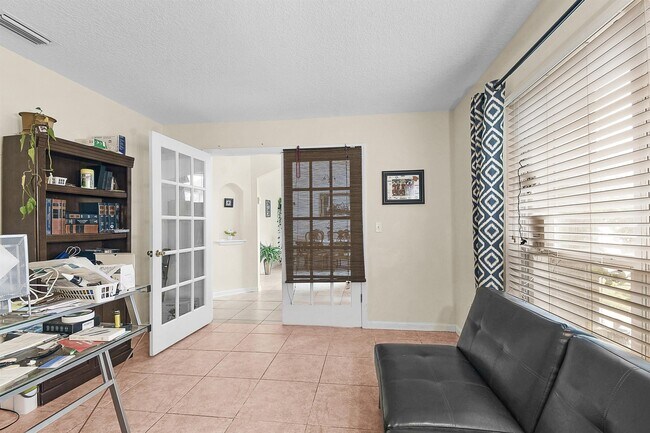 Building Photo - 237 N Hidden Tree Dr