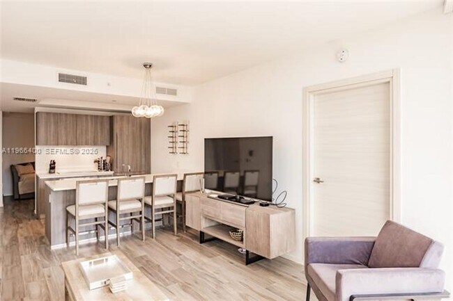 Building Photo - 801 S Miami Ave