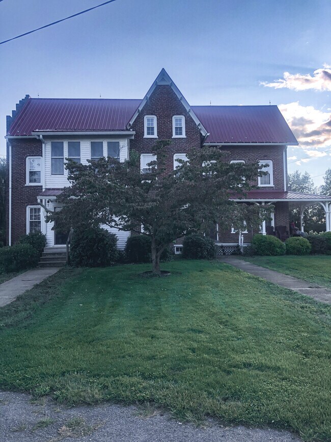 View of front of house. - 540 Stewart Rd