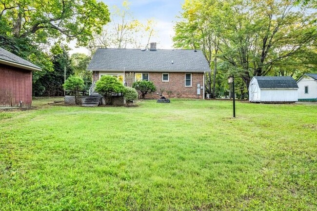 Building Photo - Large Brick Two Story Home, Hardwoods, Sep...