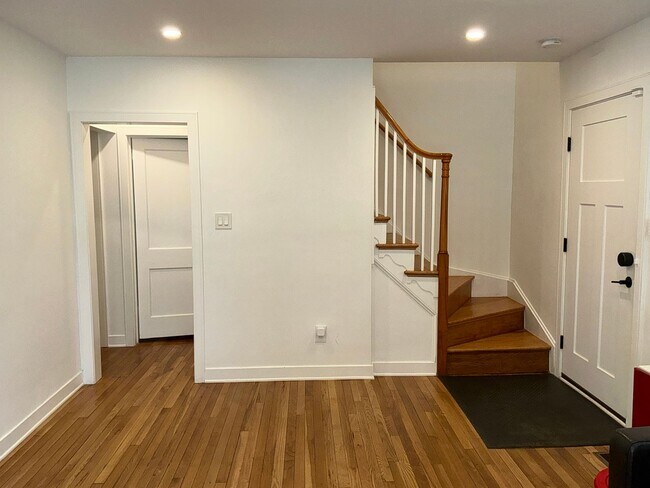 Building Photo - Fully remodeled 4BR 2.5BA colonial in 4 corners area of Silver Spring