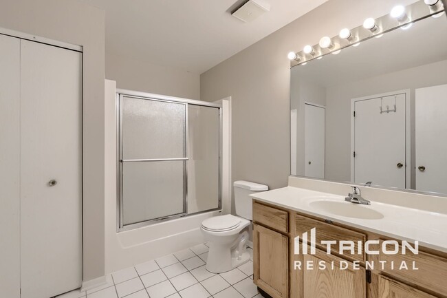 Building Photo - 3106 Anton Cir
