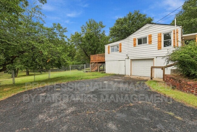 Building Photo - 5224 England St