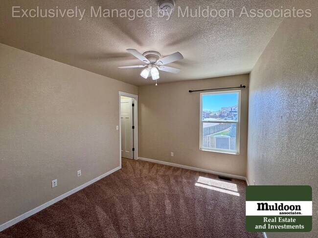 Building Photo - Spacious 5 Bedroom, 3.5 Bath Home with 3-Car Garage, and Pet-Friendly Living in 80925!