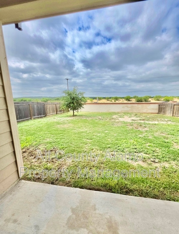 Building Photo - 12818 Cedarcreek Trl