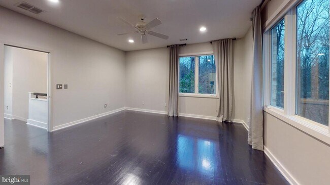 Building Photo - 9629 Eagle Ridge Dr