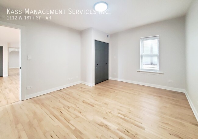 Building Photo - 1112 W 18th St