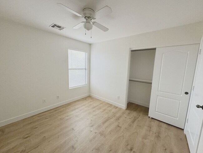 Building Photo - MOVE IN SPECIALS!! 15 DAYS RENT FREE!! Wonderful large, 4 br 2.5 ba family home in Johnson Ranch