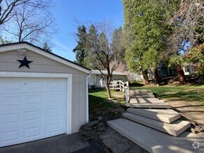 Building Photo - Beautifully updated Ashland home Near SOU ...