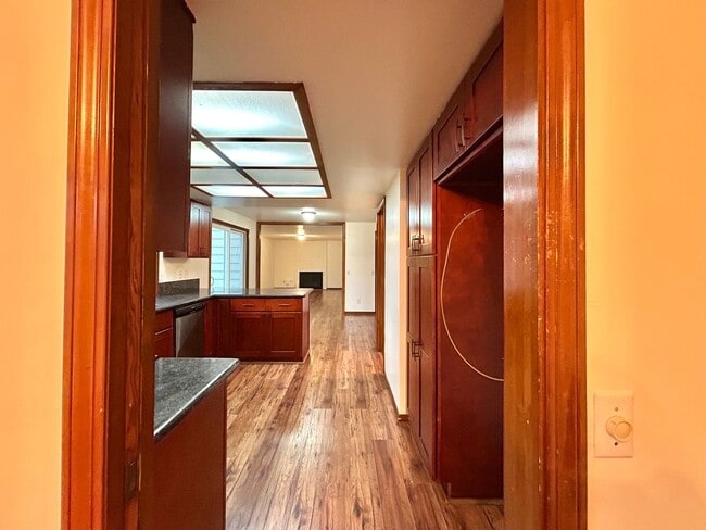 Building Photo - Timeless 5 Bed, 2.5 Bath Home - SW Beaverton