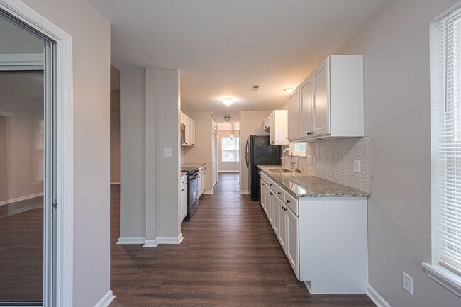 Building Photo - Updated 2 Bed, 2 Bath Condo in Charlotte