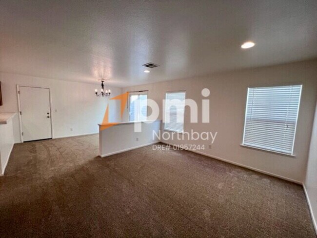 Building Photo - 3200 Puffin Cir