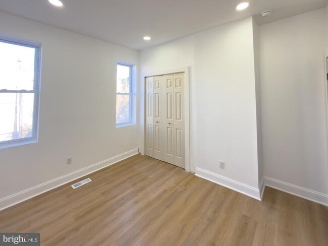 Building Photo - 5237 Greenway Ave