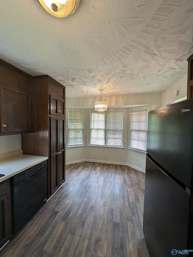Building Photo - 1060 Sandy Springs Rd NW