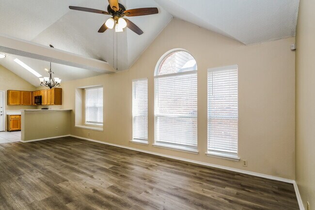 Building Photo - 4452 Sierra Dr