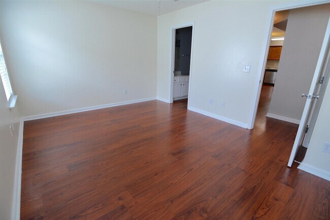 Building Photo - 599 Albion Cir