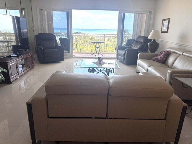 Building Photo - 328 N Ocean Blvd