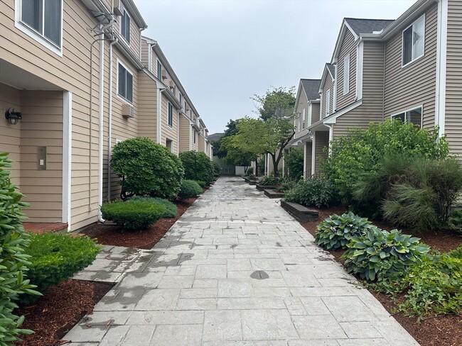 Building Photo - 54 Fairfield Park