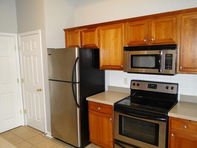 Building Photo - 2700 Pine Tree Rd NE