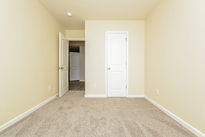 Building Photo - 1305 Forsythia Wy