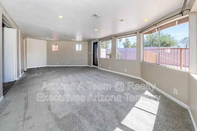 Building Photo - 3221 S Grady Ave