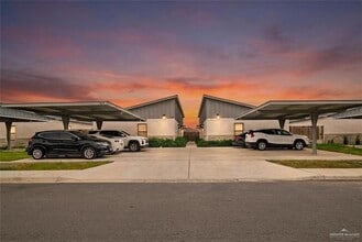 Building Photo - 1511 Playa Dr