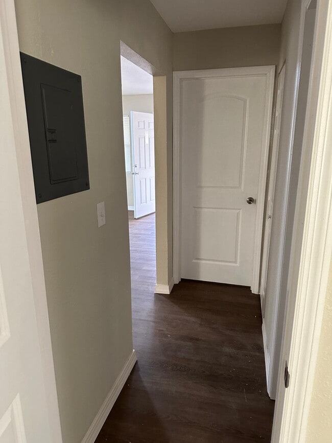 Building Photo - 825 Booker Ave