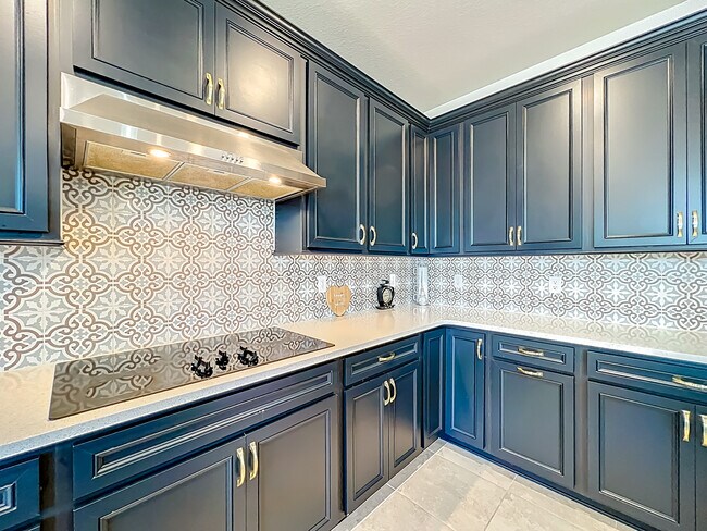 Building Photo - 1021 Savannah Palms Blvd