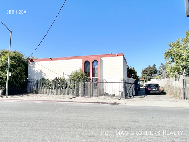 Building Photo - 8132 Baldwin St
