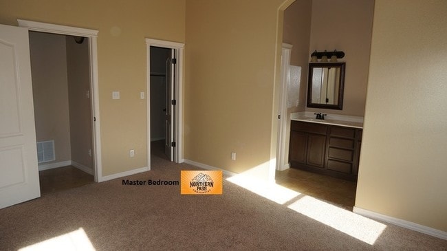 Building Photo - Amazing 3 Bedroom Home in Gated Community!