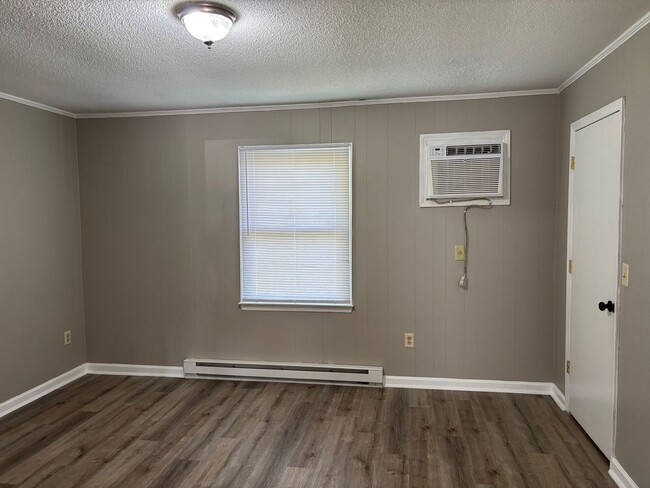 Building Photo - 829