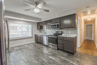 Building Photo - Pet Friendly Renovated Two Bedroom