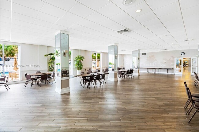 Building Photo - 4250 Galt Ocean Dr